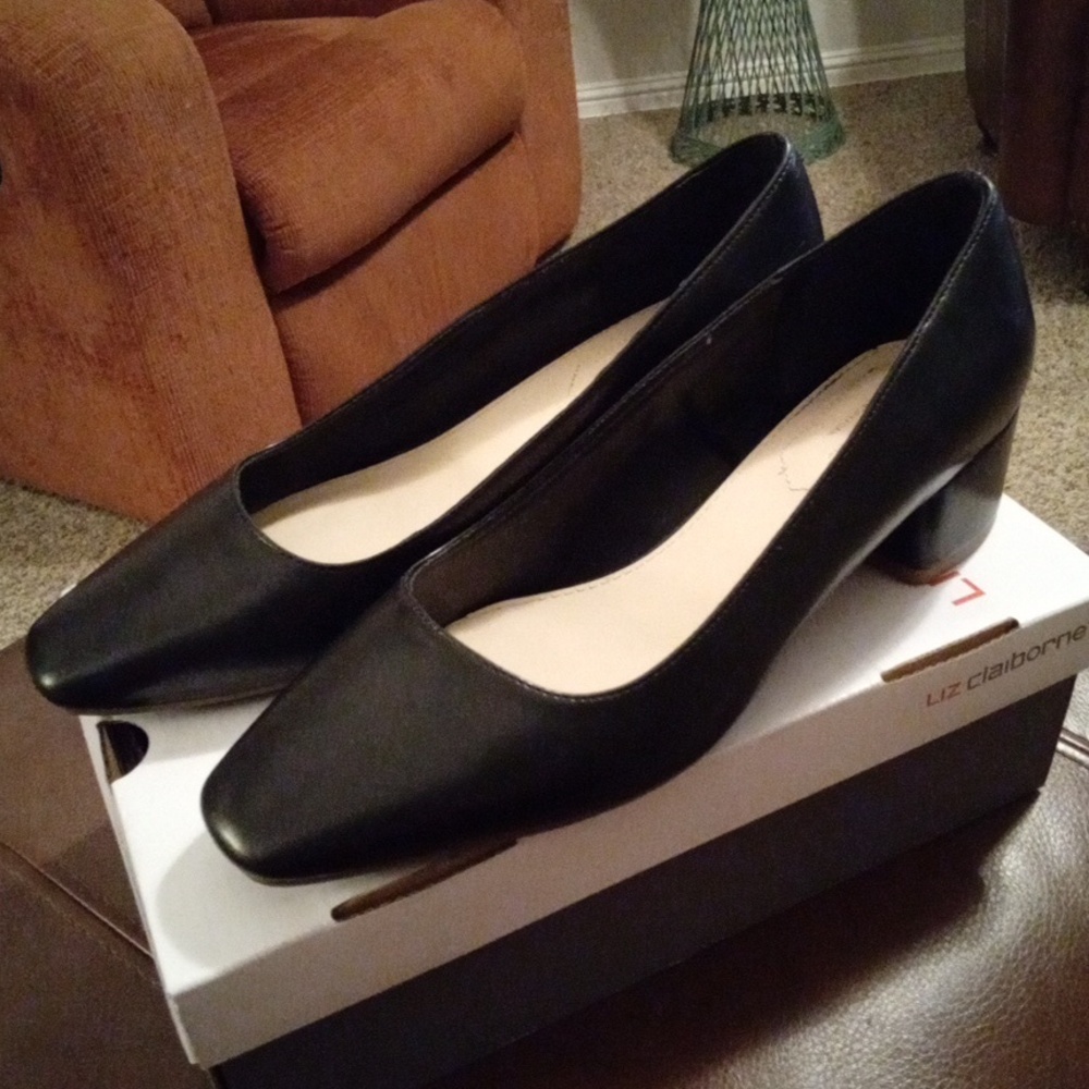 9.5 Womens Black Pumps